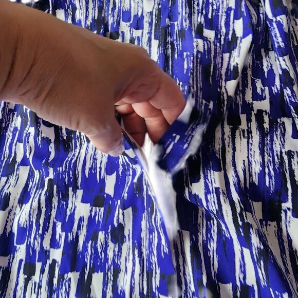 Calvin Klein Sleeveless V-Neck Printed Blouse Large - Picture 3 of 10